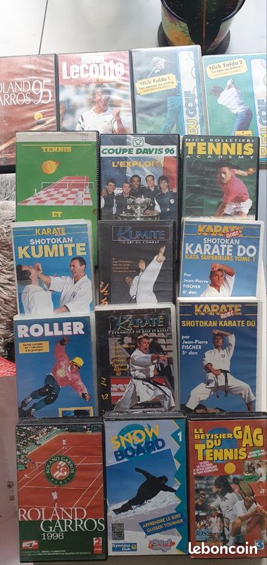 Lot de 33 cassettes vidéo (image 1)