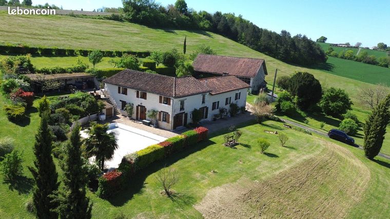 Propriété 6 pièces 220 m²