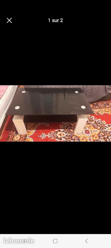 Une table (image 1)