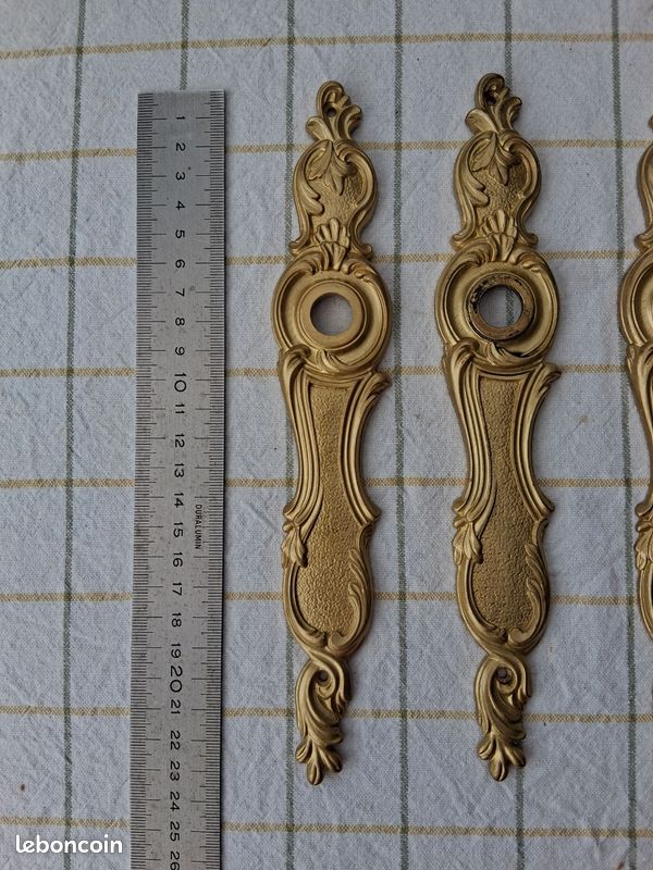Lot de 3 plaques de propreté Louis XV en laiton poli pour poignée de porte (image 3)