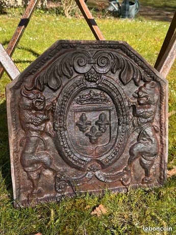 PLAQUE CHEMINEE EN FONTE XVIII EME A DECOR DE PERSONNAGES ARABESQUE L1107 33017 PLAQUE CHEMINEE EN FONTE XVIII EME A DECOR DE PERSONNAGES ARABESQUE L1107 33017