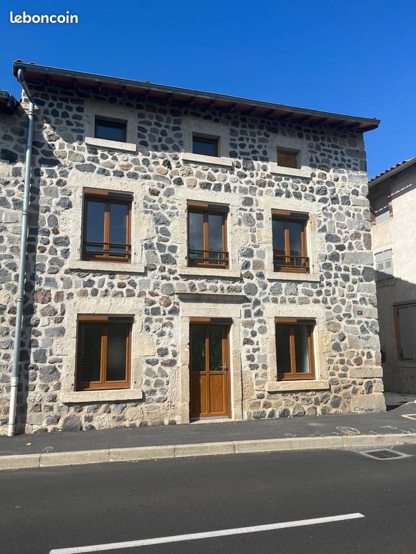 Maison 4 pièces 110 m² · à Coubon · 110 m² · 890 €/mois