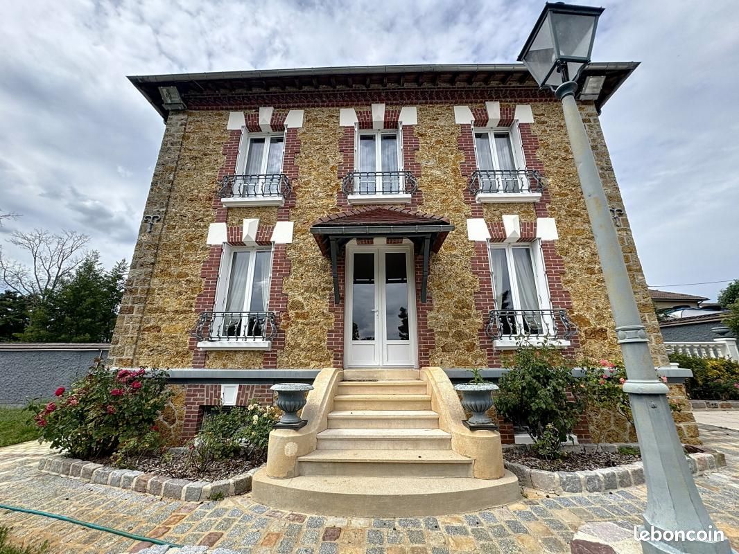 Maison 6 pièces 133 m² · à Fontenay-Trésigny · 133 m² · 449 000 €