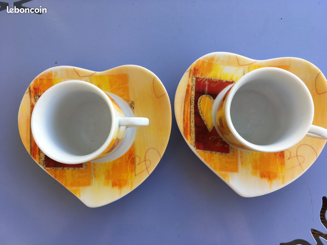 2 tasses à café avec soucoupe en forme de coeur (image 2)