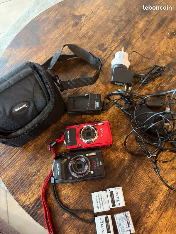 Lot de 2 appareils photo Olympus Tough TG-2 + 4 batteries et accessoires (image 4)