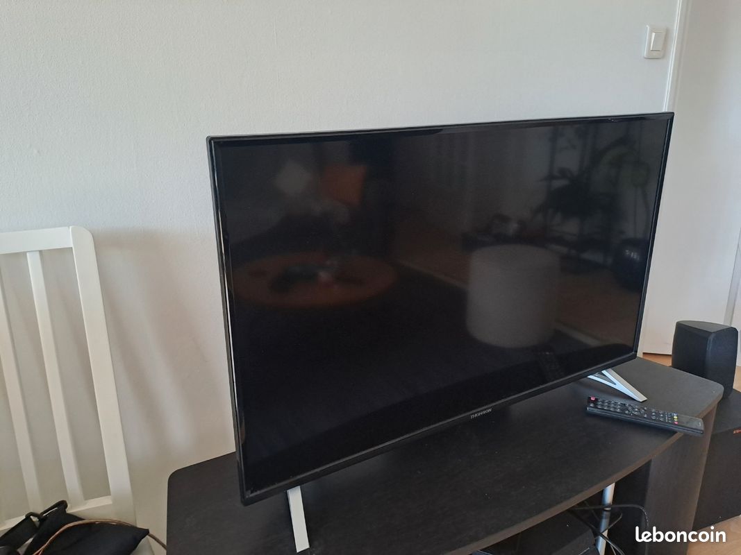 Télévision 110 cm (43") (image 1)