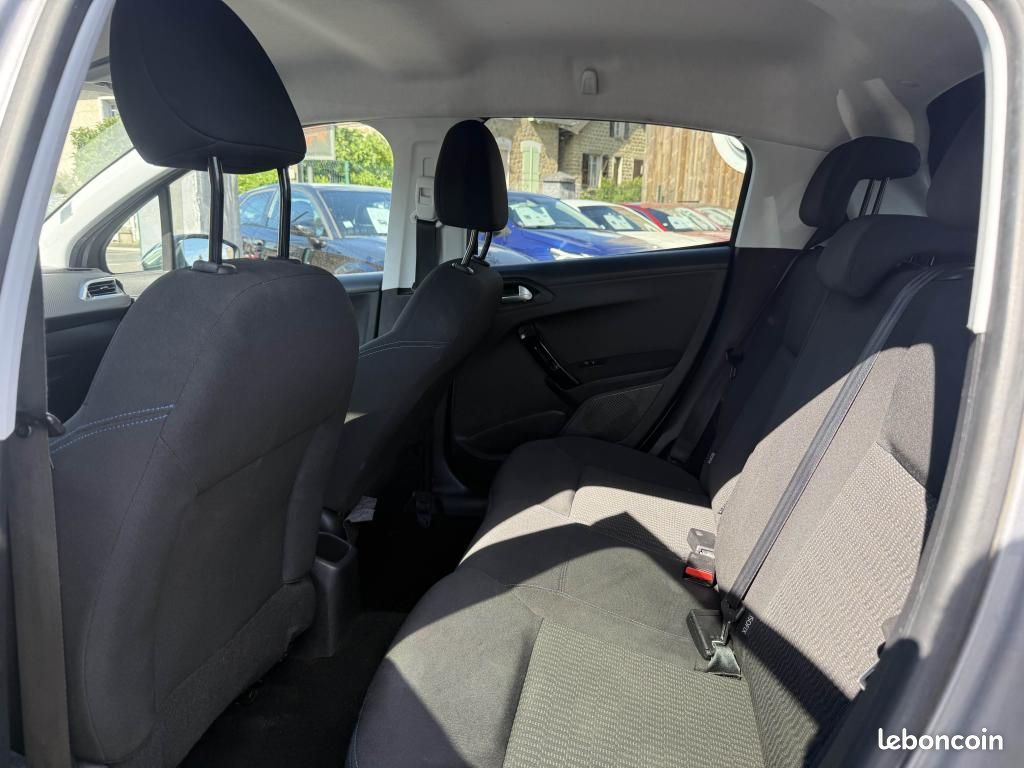 PEUGEOT 208 1.5 BlueHDi S&S - 100 Allure GPS + RADAR AR + CLIM (image 13)