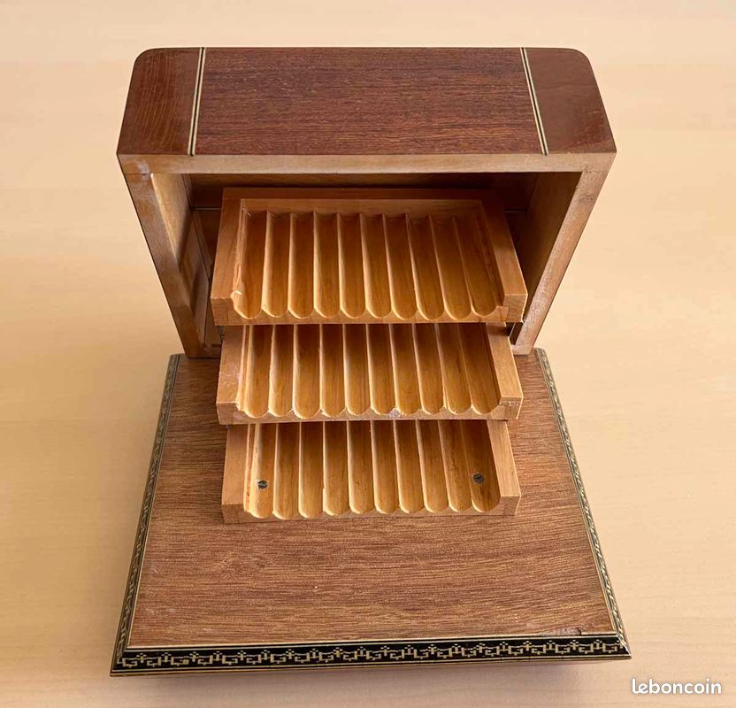 Coffret a cigarettes musical marqueté, en bois de rose et palissandre début du XXème siècle (image 3)