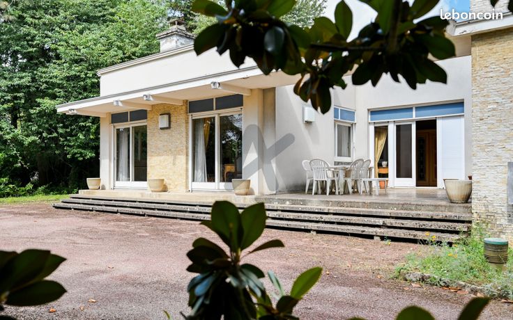 Maison 7 pièces 210 m²