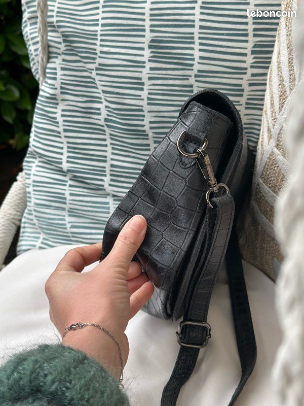 Sac bandoulière cuir et daim effet croco noir Vera Pelle – fabriqué en Italie (image 13)