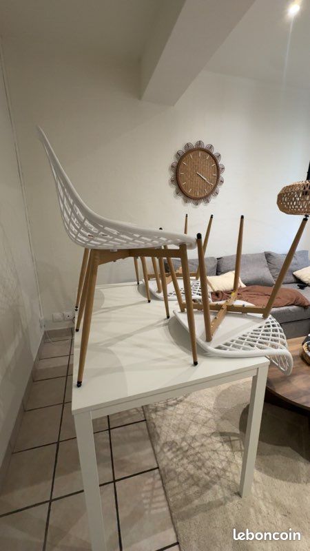 Table et chaises à vendre (image 1)
