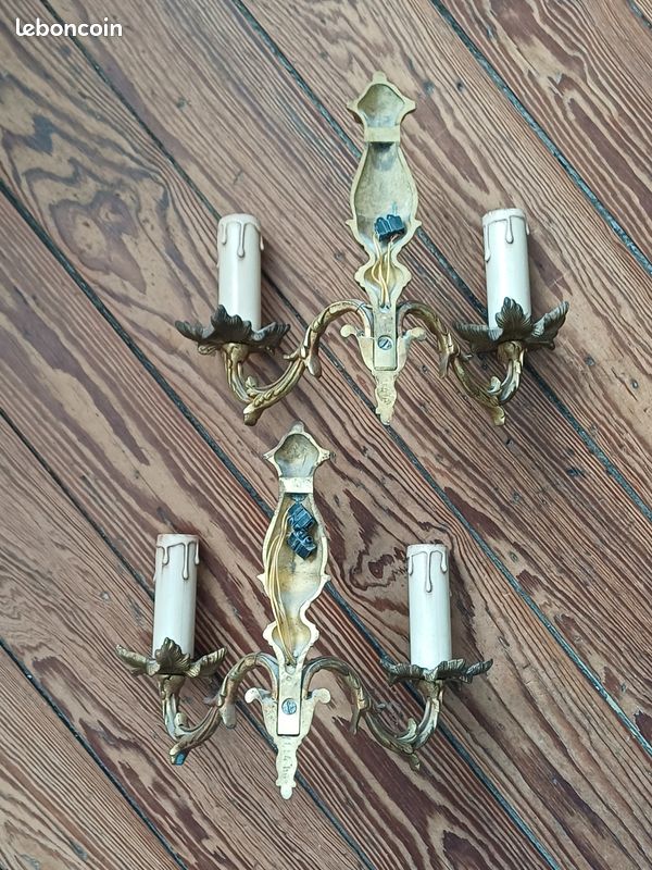 Paire d'anciennes appliques en bronze numérotée (image 2)