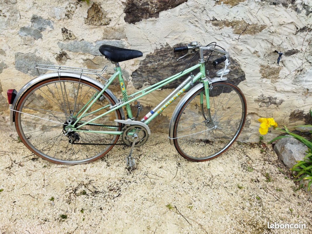 Vélo ancien peugeot femme Collection