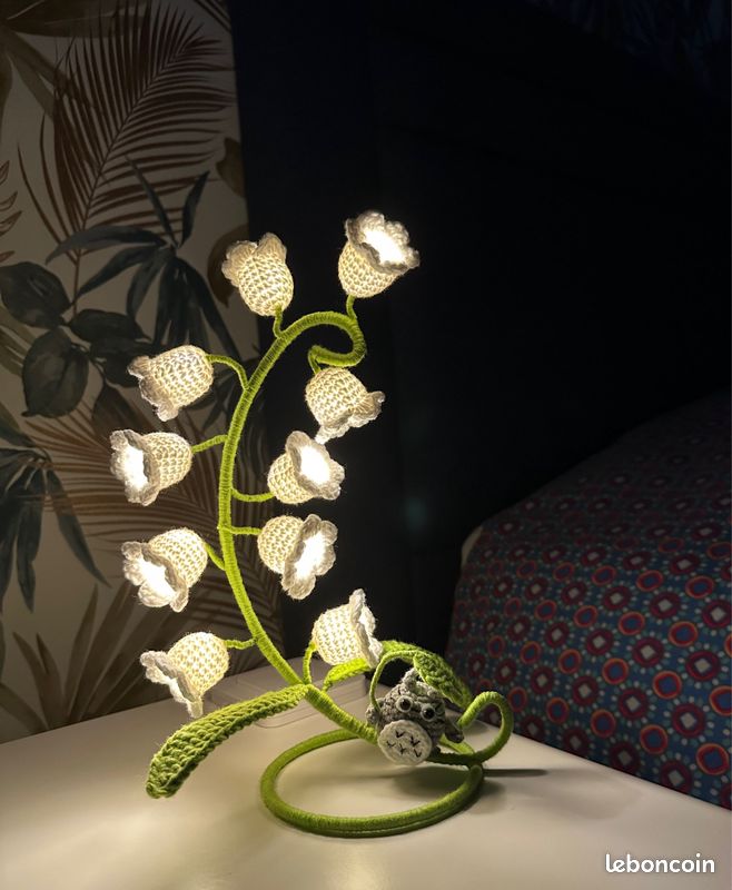 Lampe de muguet au crochet (image 1)