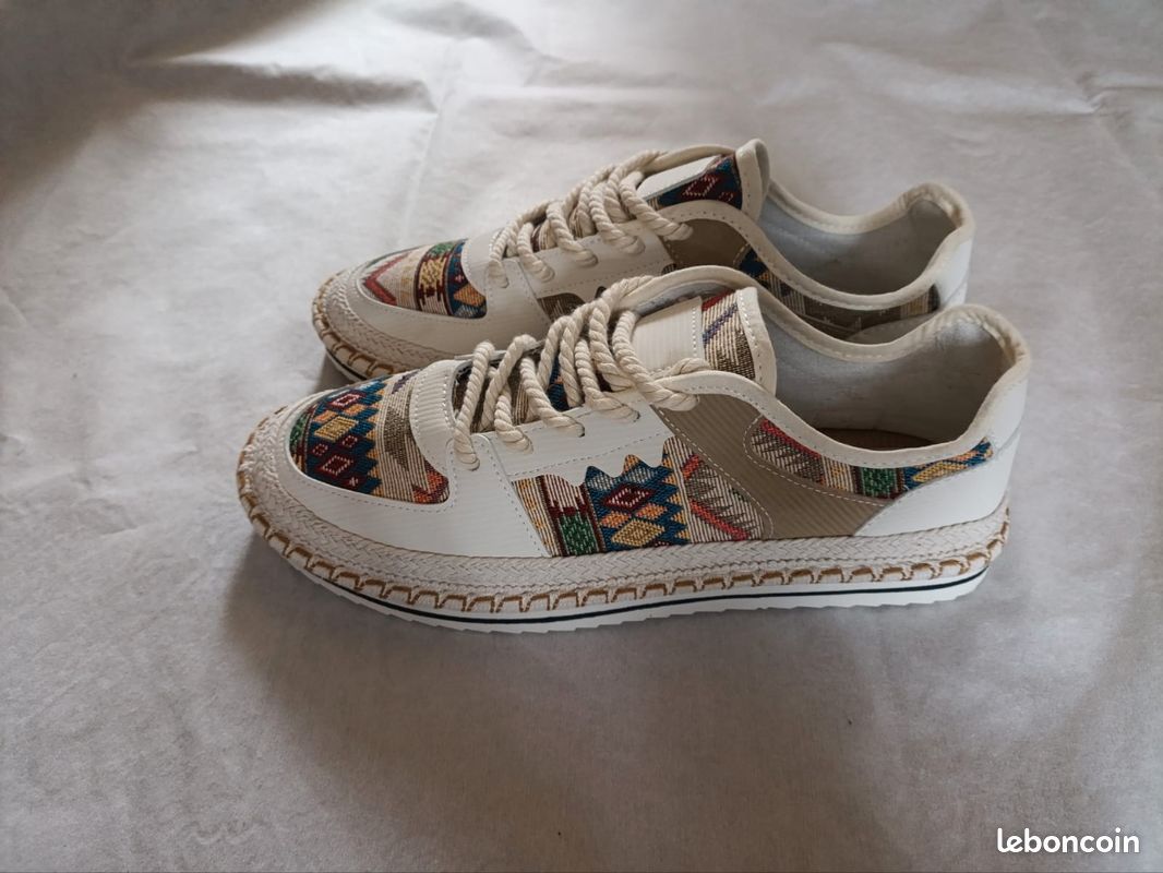 Sneakers originales motifs ethniques – NEUVES Chaussures