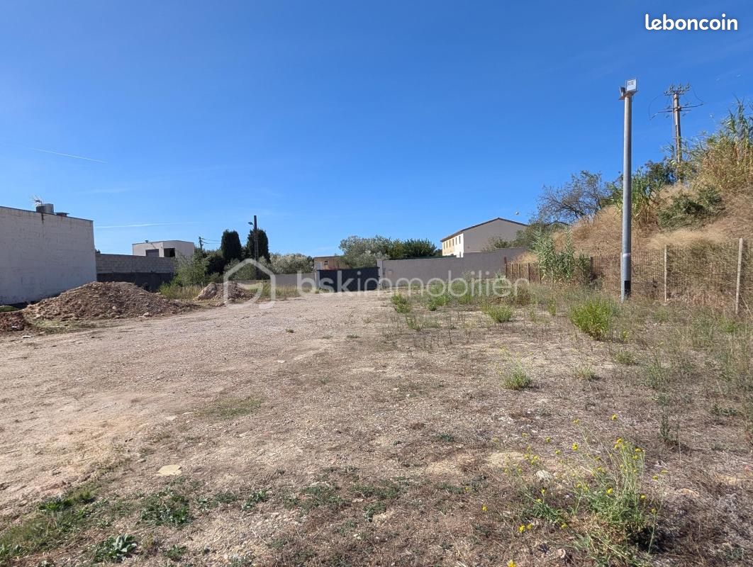 Terrain 1 920 m² Marguerittes · 250 000 €