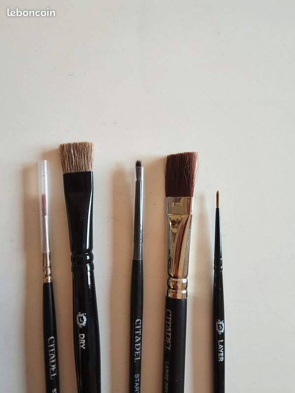 Set de 12 Pinceaux pour Modélisme - 9 Pinceaux de Détail Fin et 3 à Sec - Idéal pour Warhammer 40k, Acrylique, Aquarelle, Miniature, Citadel Brossage a Sec pour Peinture Figurine