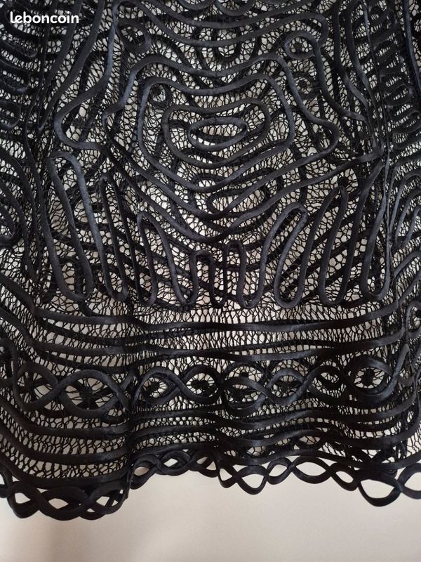 Blouse élégante En Dentelle Noire Caroll Taille XL - Neuf Sans étiquette, état Parfait