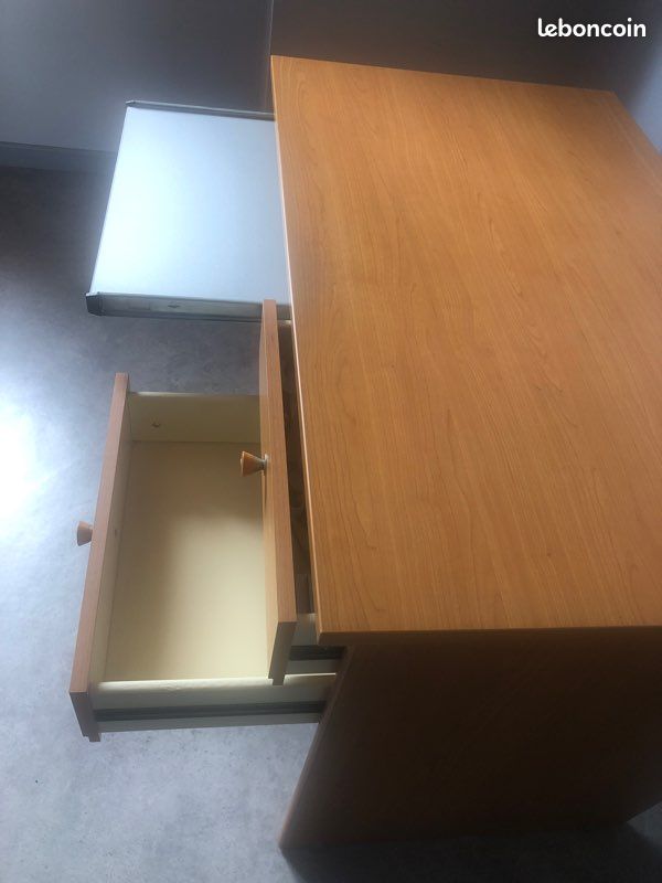 Bureau (image 2)