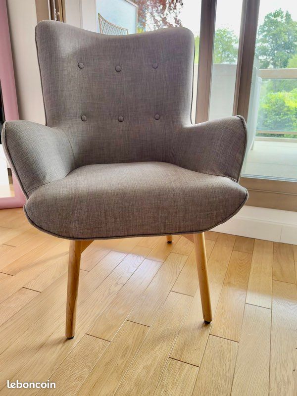 Fauteuil scandinave Miliboo gris avec son repose-pied (image 2)