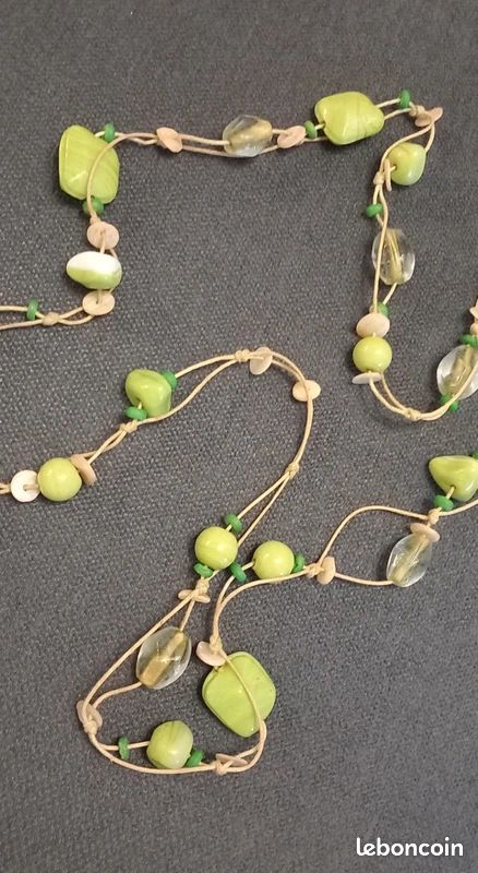 Collier Avec Perles Vertes - Jolie Pièce D'occasion