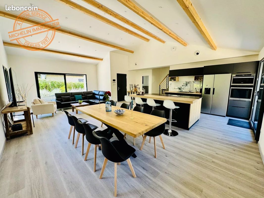 Maison 5 pièces 153 m² · à Champagne-au-Mont-d'Or · 153 m² · 940 000 €