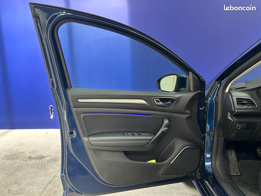 RENAULT Megane 1.3 140ch INTENS - 2020 - CarPlay - Boîte auto - Attelage - Caméra De Recul - Régulateur - Lumière D'Ambiance - Carte Main Libre (image 18)