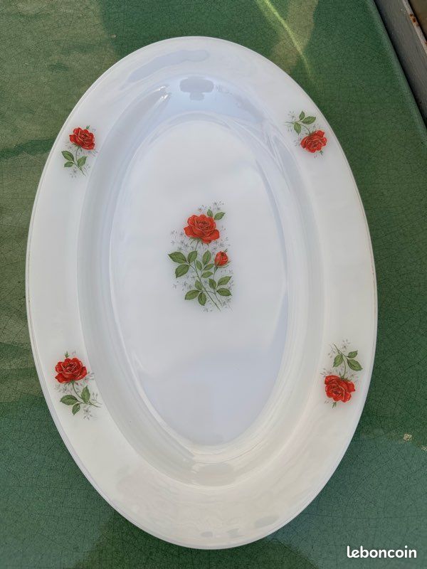 Plat De Service Ovale Arcopal Vintage - Motif Roses Rouges, Multicouleur, Très Bon état