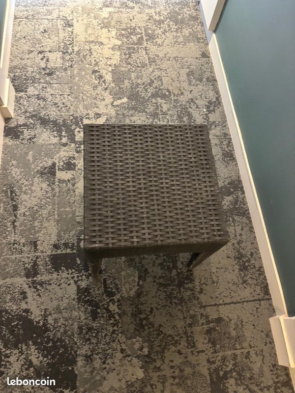Petite table d'extérieur en résine tressée (image 2)