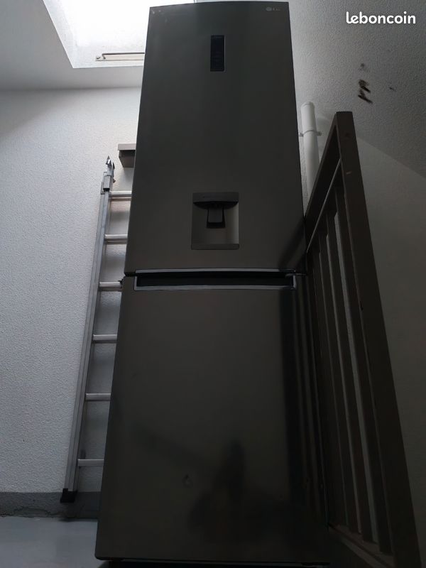 Frigo LG thinQ à faire réviser (image 1)