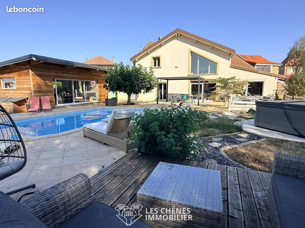 Maison 6 pièces 213 m² · à Sainte-Marie-aux-Chênes · 213 m² · 566 500 €