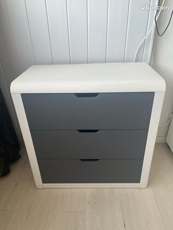 Commode (image 1)