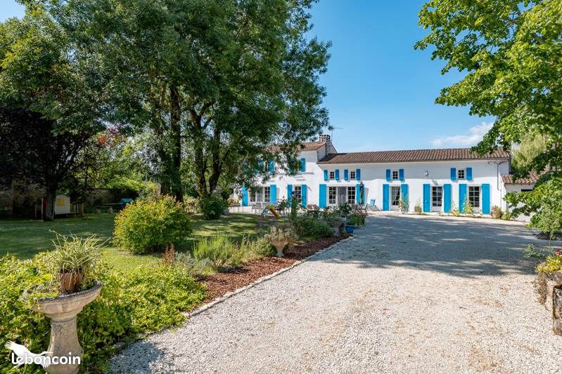 Maison 5 pièces 182 m² · à Saint-Hilaire-de-Villefranche · 182 m² · 359 000 €