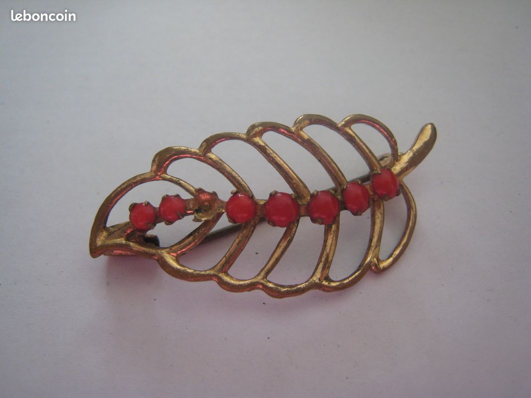 ANCIENNE BROCHE EN métal doré, Yves Saint Laurent EUR 149,99 - FR