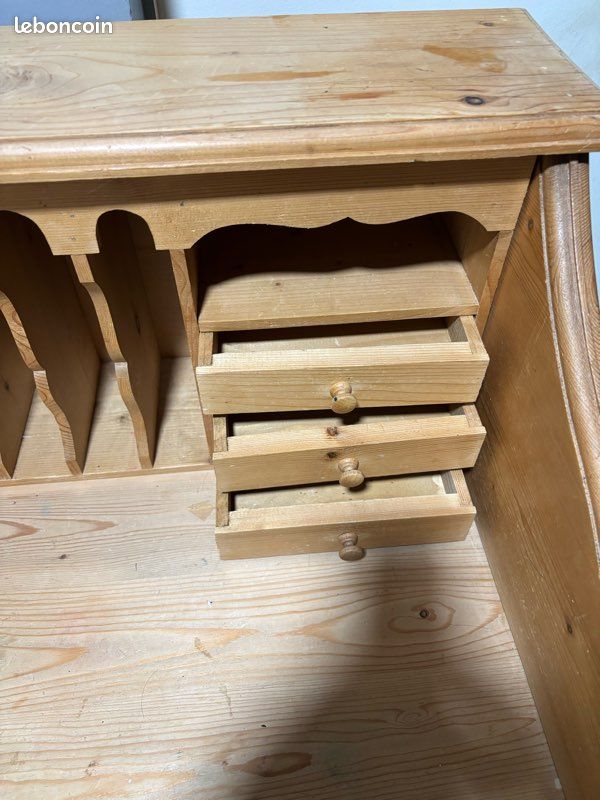 Bureau interiors (image 5)