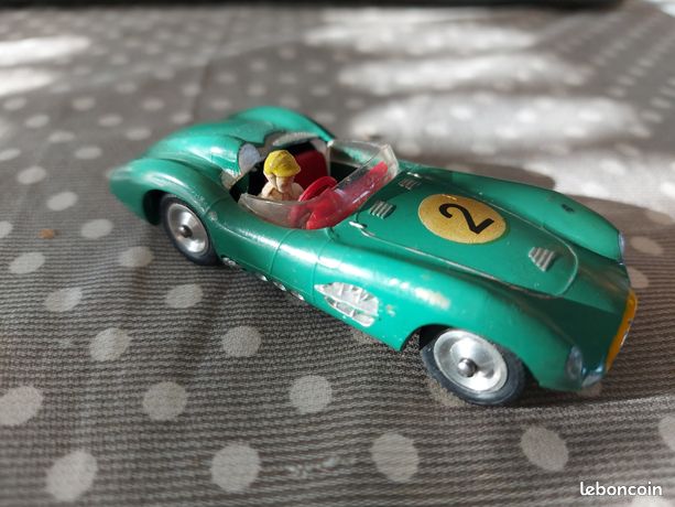 La DB5 Aston Martin James Bond 007 miniature par Corgi au 1/43e incomplète