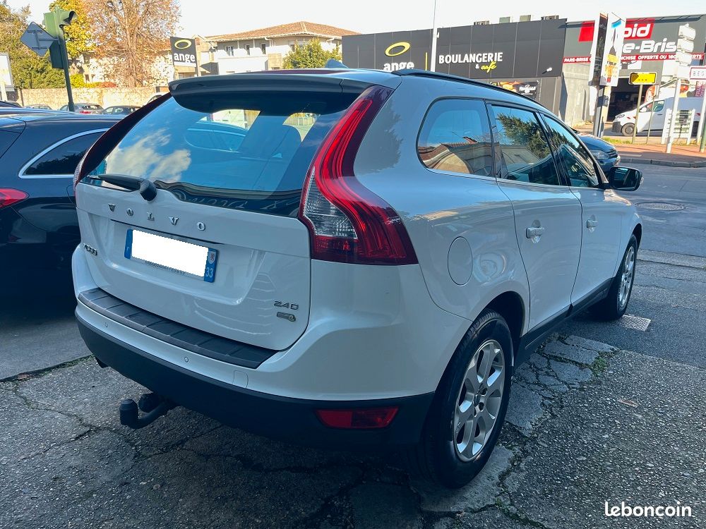 Volvo XC60 2.4 D 175 CH Momentum (image 5)