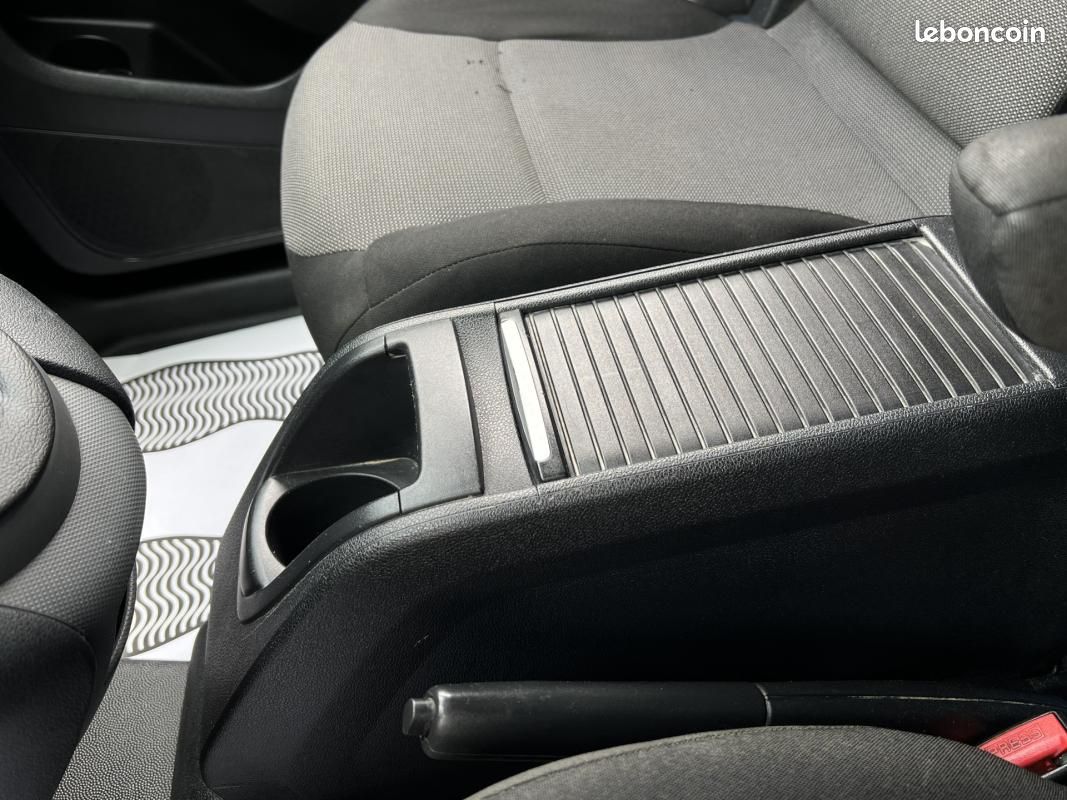 Peugeot Partner FOURGON STANDARD 1.6 BLUEHDI 75 BVM5 PRO / CLIM ECRAN BLUETOOTH ATTELAGE ... (image 18)