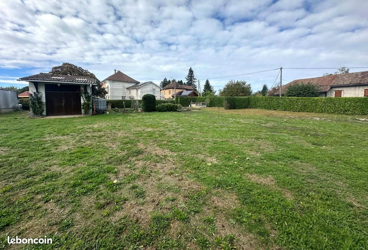 Terrain 900 m² · à La Chapelle-de-la-Tour · 900 m² · 106 000 €