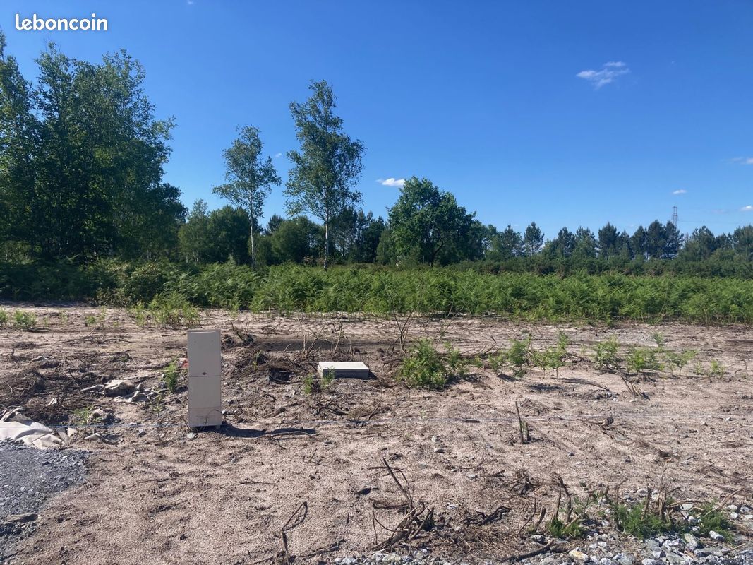 Terrain à bâtir de 650 m² à PARENTIS-EN-BORN (40) · 170 000 €
