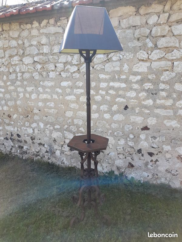 Lampadaire avec abat-jour ancien fer forgé fabrication artisanale (image 1)