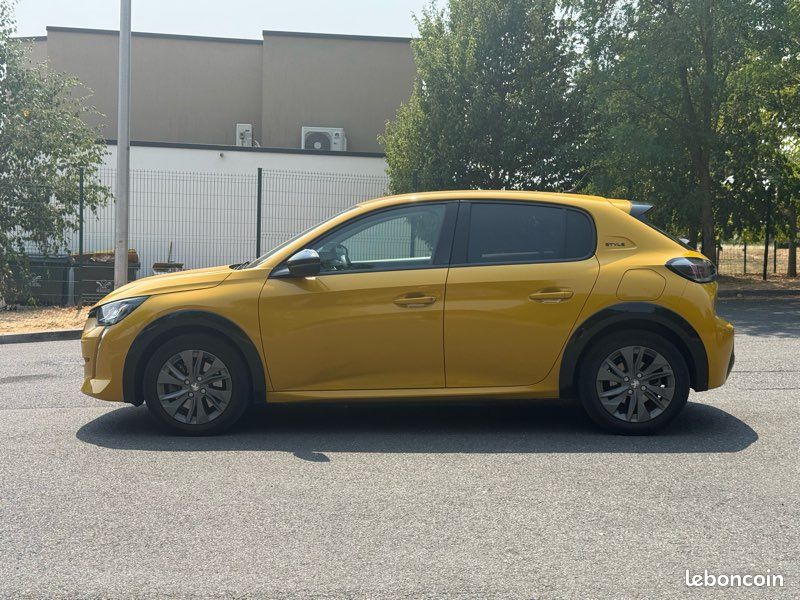 PEUGEOT 208 II 5 Portes e-208 136ch « STYLE » (image 2)