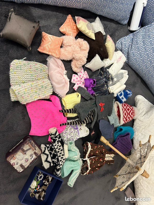 Lot de petits habits poupée Pullip etc… (image 1)