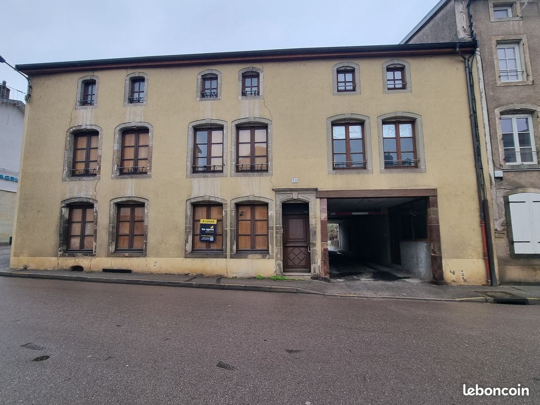 Appartement 5 pièces 133 m² · à Mirecourt · 133 m² · 750 €/mois