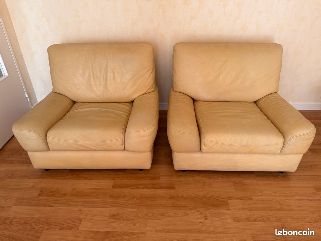 Lot de 2 fauteuils en cuir de veau coloris beige miel - Style cubique contemporain - Très confortables et excellente qualité (image 1)