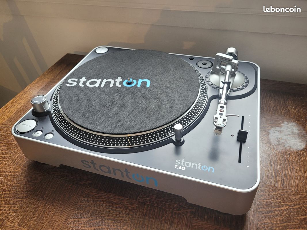 Platine Vinyles Stanton STR8-100 Avec Sortie Numérique Lanobre 15270