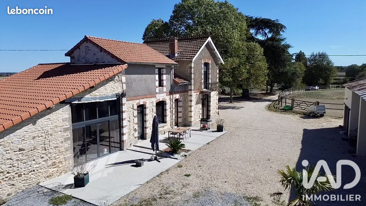 Maison 4 pièces 192 m² · à Parthenay · 192 m² · 366 000 €