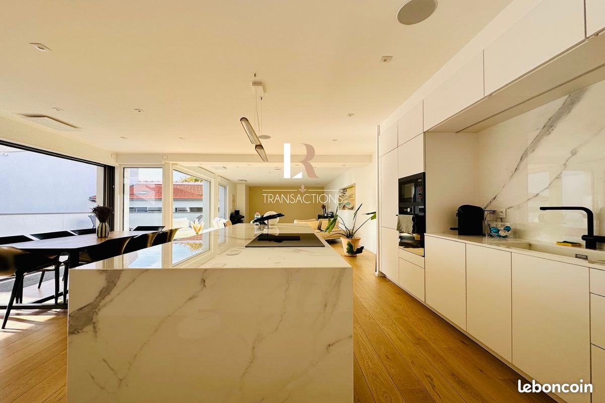 Maison 5 pièces 170 m² - La Rochelle 17000 (image principale 2)
