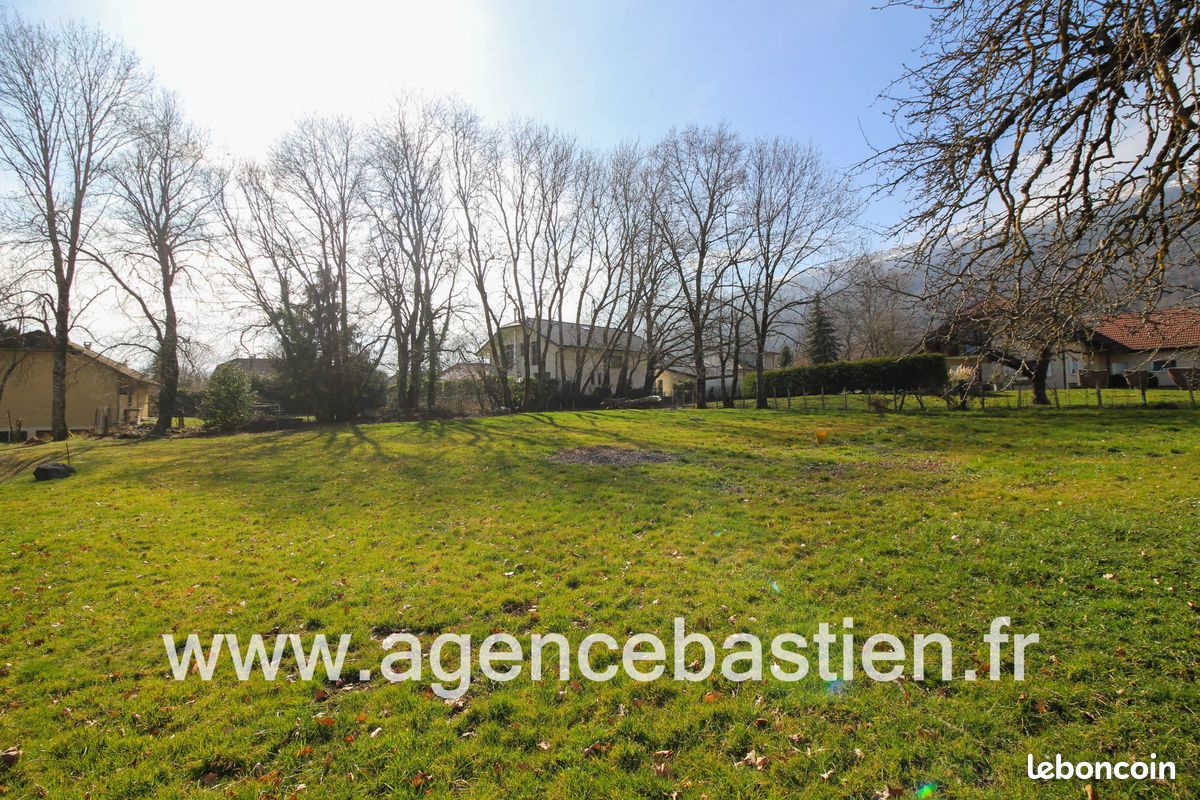 Terrain 1047 m² · à Échenevex · 1 047 m² · 519 000 €