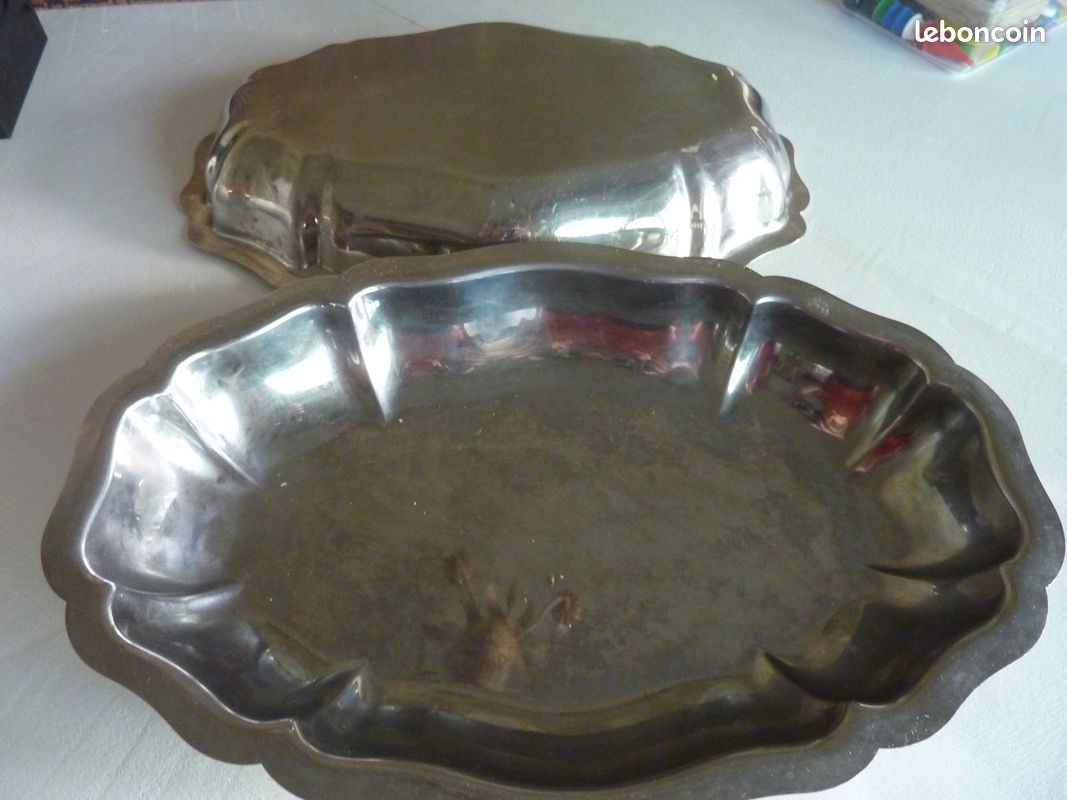 Lot de deux plats en inox (image 1)